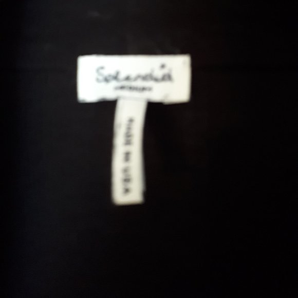 Short Sleeve Cardi with beautiful draping - Sz M Cute pearlized button detailing - Picture 5 of 5